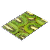 ローズブラウンの新鮮で熟したキウイの果実のスライス，c ノートブック (左側)