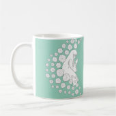 ローズ付き聖母マリア – 白黒 コーヒーマグカップ (左)