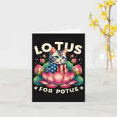 ロータスフォーポトゥスカマラハリスアメリカ国旗の猫好き カード (黄色い花)