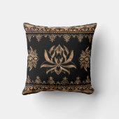 ロータスフラワーラグジュアリーオーナメント – ブラックと金ゴールド クッション (裏面)