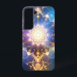 ロータス白熱［赤熱］光を放つマンダラ電話ケース SAMSUNG GALAXY S22ケース<br><div class="desc">この魅惑的な抽象芸術デジタルアートワークであなたの携帯電話を飾る。深いや暗い背景に対しのまわりにて、明るい青、紫、および金ゴールドの色合いの光の流れを発するや蓮の形に似た放射型を中心とした対称なデザインを特徴とす素晴らしる。複雑なパターンと輝鮮やかきは、宇宙のエネルギー、スピリチュアルの調和、静けさの感覚を呼び起こす。このユニークデザインは耐久性の高いZazzle電話ケースに印刷され、デバイスの優れた保護を提供する。光沢のある仕上げは、明るい色と複雑な詳細を強化し、あなたの電話を真のステートメントのピースにする。スピリチュアルアート、瞑想テーマ、または単に美しい保護ケースを望む人に最適。</div>