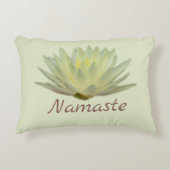 ロータス《植物》スイレンイエローグリーンフローラナマステ アクセントクッション (正面)