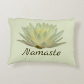 ロータス《植物》スイレンイエローグリーンフローラナマステ アクセントクッション (裏面)