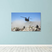 ローターの洗浄で舞い上がった埃の雲 キャンバスプリント (インサイチュ (ウッドフロア))