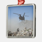 ローターの洗浄で舞い上がった埃の雲 メタルオーナメント (左)