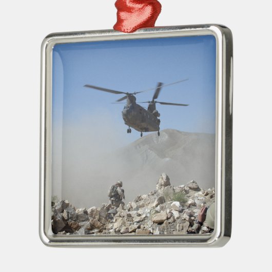 ローターの洗浄で舞い上がった埃の雲 メタルオーナメント (左)