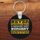 ローターカフ手術サバイボを過小評価しない キーホルダー (正面)