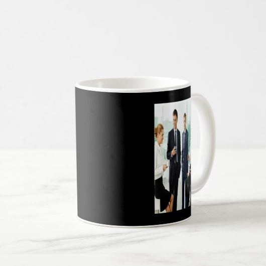 ローターカフ手術サバイボを過小評価しない コーヒーマグカップ (正面右)