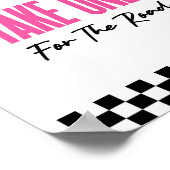 ロードピンクのレースカー優待券に1つ乗る ポスター (角)