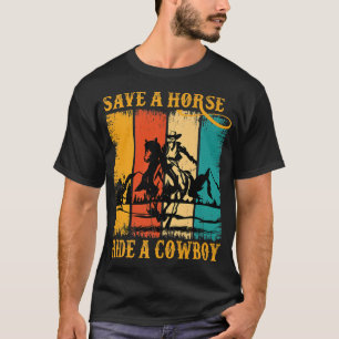 ローピングで馬に乗るカウボーイを救おもしろいう Tシャツ