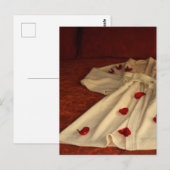 ローブ、花びら、ベッド ポストカード (正面/裏面)