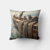 ロープの上のタビー航海のネコ クッション (裏面)