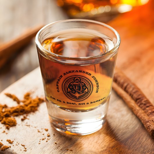 ロープユーモアのあるキャプテンのいかりと絡み合った ショットグラス