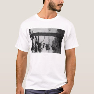 ローペッツの島、WA -湾の漁船 Tシャツ
