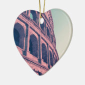 ローマのコロシアム。ローマ3段重の記念碑的な セラミックオーナメント (左)