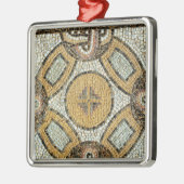 ローマの浴室の床からの片 メタルオーナメント (左)