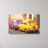 ローマクラシックイタリアンイタリアで500台の車 キャンバスプリント (正面)