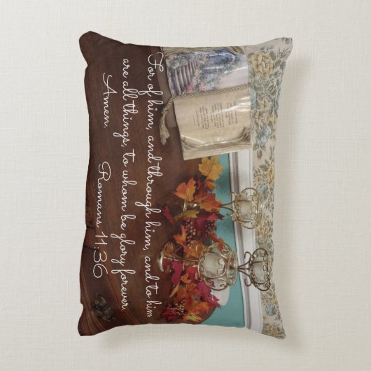 ローマ人11:36彼のために、そして彼を通して。 アクセントクッション (裏面(縦))