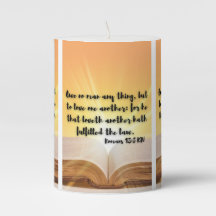 ローマ人13:8 KJV聖書の聖句Pic Pillar Candle