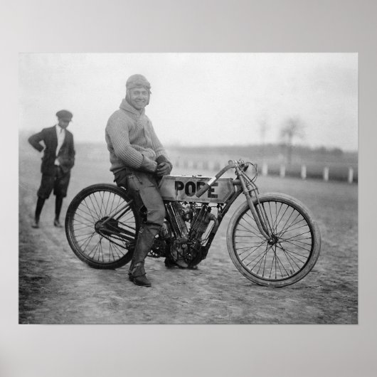 ローマ教皇 オートバイ レーサー、1915年。ヴィンテージ写真 ポスター (正面)