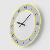 ローマ数字の黄色と灰色の円 ラージ壁時計 (傾斜)