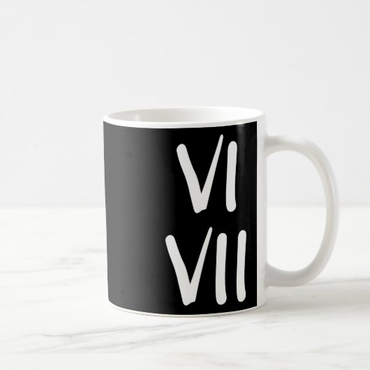 ローマ数字の6と7の面白い子供のジョーク67 コーヒーマグカップ (右)