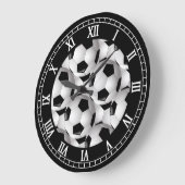 ローマ数字付きサッカーボールパターン ラージ壁時計 (傾斜)