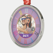 ローマ数字24/7!幸せなおもしろいカップルの写真 メタルオーナメント (左)