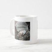 ローマ遺跡の像のつま先 コーヒーマグカップ (正面左)