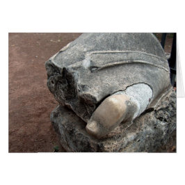 ローマ遺跡の像の足の指