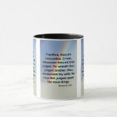ローマ2:1 KJV聖書の詩Pic 2-Tone Mug マグカップ (中央)