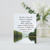 ローマ5:3-4苦しむ湖の木々に栄光を ポストカード (スタンド正面)