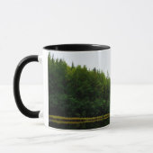 ローマ5:3-4苦しむ湖の木々に栄光を マグカップ (左)