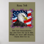 ローマ5:8アメリカ国旗の前にワシを置いた ポスター (正面)