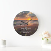 ローマ6:23キリスト教の信仰の海と夕日 ラージ壁時計 (ホーム)