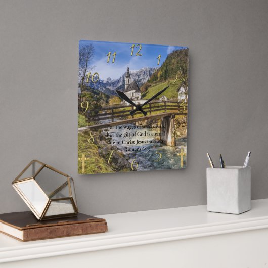 ローマ6:23川のある山の近くの教会 スクエア壁時計 (オフィス)