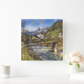 ローマ6:23川のある山の近くの教会 スクエア壁時計 (ホーム)