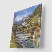 ローマ6:23川のある山の近くの教会 スクエア壁時計 (傾斜)