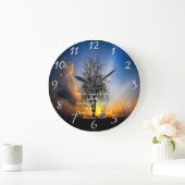 ローマ6:23青い空の野原の木 ラージ壁時計 (ホーム)