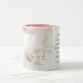 ローマ8:39神の愛の聖書白い蘭 ツートーンマグカップ (中央)