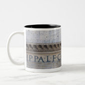 ローマ、イタリアのパンテオンの正面 ツートーンマグカップ (左)