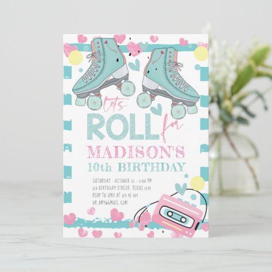 ローラスケートで滑るパステルブルーピンクガール誕生日 招待状 (スタンド正面)