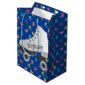 ローラスケートで滑る抱き枕 ミディアムペーパーバッグ (裏面アングル)