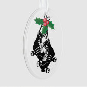 ローラーのダービーの女の子、ヒイラギとのクリスマスのスケートで滑る オーナメント (正面)