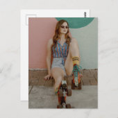 ローラーガール – ローラースケートで滑る ポストカード (正面/裏面)