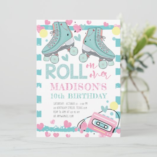 ローラースケートで滑るガール誕生日パステルブルーピンク 招待状 (スタンド正面)