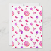 ローラースケートで滑るデザートドーナツ誕生日ピンクパープル 招待状 (裏面)