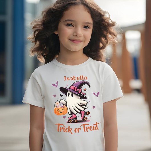 ローラースケートで滑るハロウィーンかわいい幽霊トリックまたはトリート Tシャツ