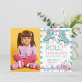 ローラースケートで滑るパステルフォトガール誕生日 招待状 (スタンド正面)