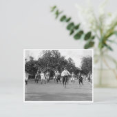 ローラースケートで滑るレース ポストカード (スタンド正面)